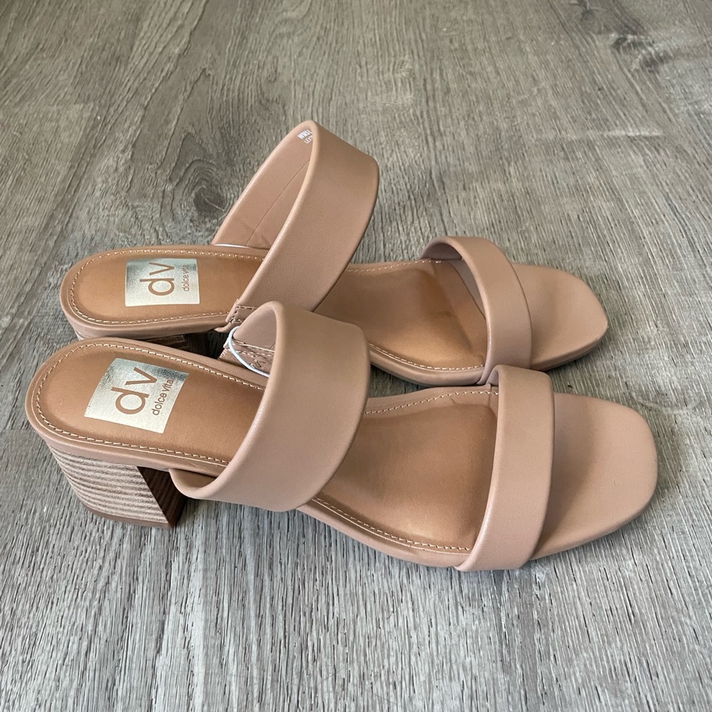 New woman’s sandals size 8